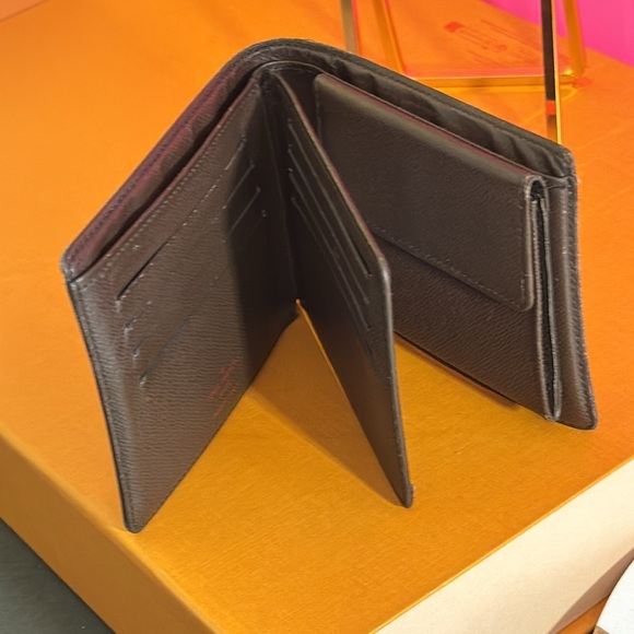 Louis Vuitton Damier Bifold Man’s wallet XL size Bif wallet for big man. - Picture 7 of 16